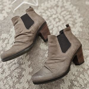 Paul Green Jano Taupe Nubuck Leather Chelsea Ankle Boot Size US 7 UK 5   3" heel